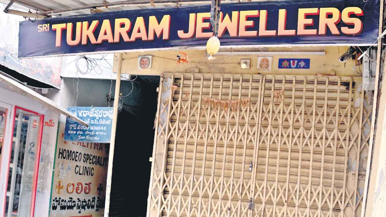 రూ.10 కోట్లకు కుచ్చుటోపీ !