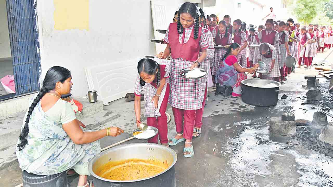 సంక్షోభంలో సర్కారు బడి!
