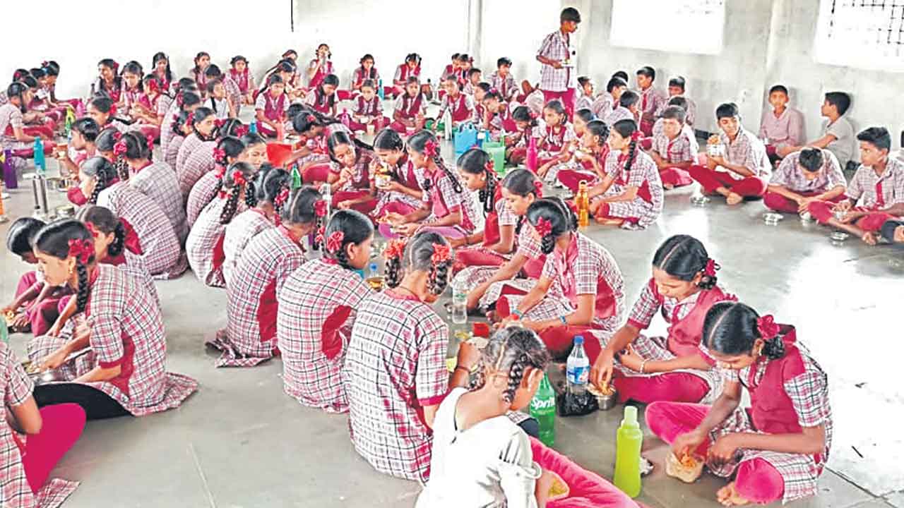 బడి భోజనం వద్దు.. ఇంటిదే ముద్దు