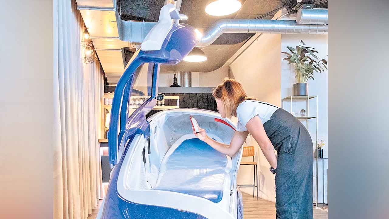 Suicide Capsule | మీట నొక్కితే మరణమే.. సూసైడ్‌ క్యాప్సూల్‌ తయారుచేసిన స్విట్జర్లాండ్‌