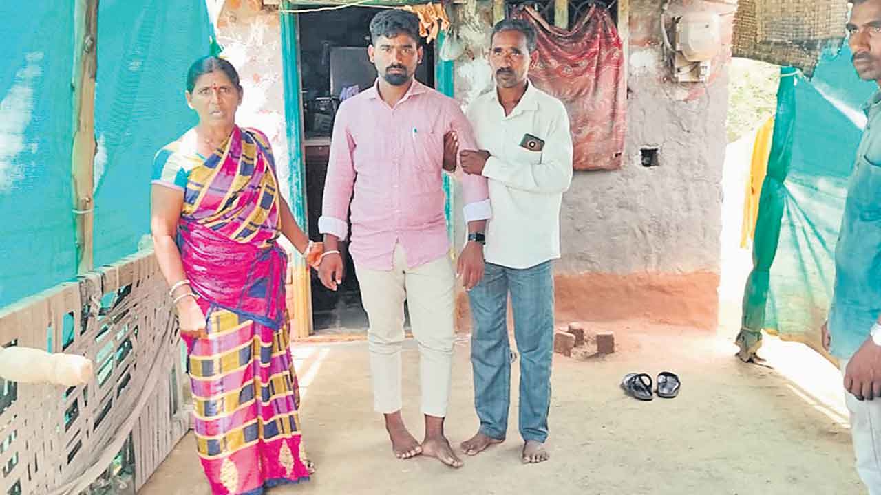 Congress | కాంగ్రెస్‌ ఎమ్మెల్యేను ప్రశ్నించినందుకు వేధింపులు గిరిజనుడిపై దౌర్జన్యం