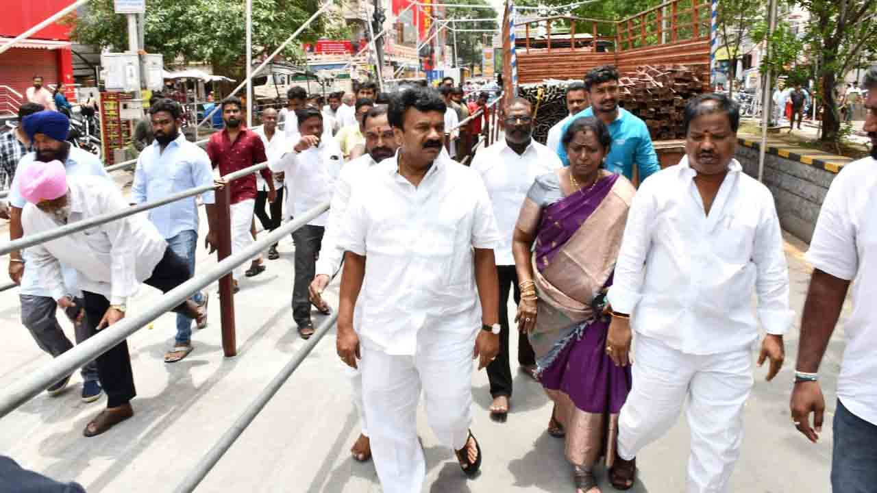 Talasani Srinivas Yadav | 9న బ‌ల్కంపేట ఎల్ల‌మ్మ అమ్మ‌వారి క‌ళ్యాణం.. ఏర్పాట్లు ప‌రిశీలించిన ఎమ్మెల్యే త‌ల‌సాని