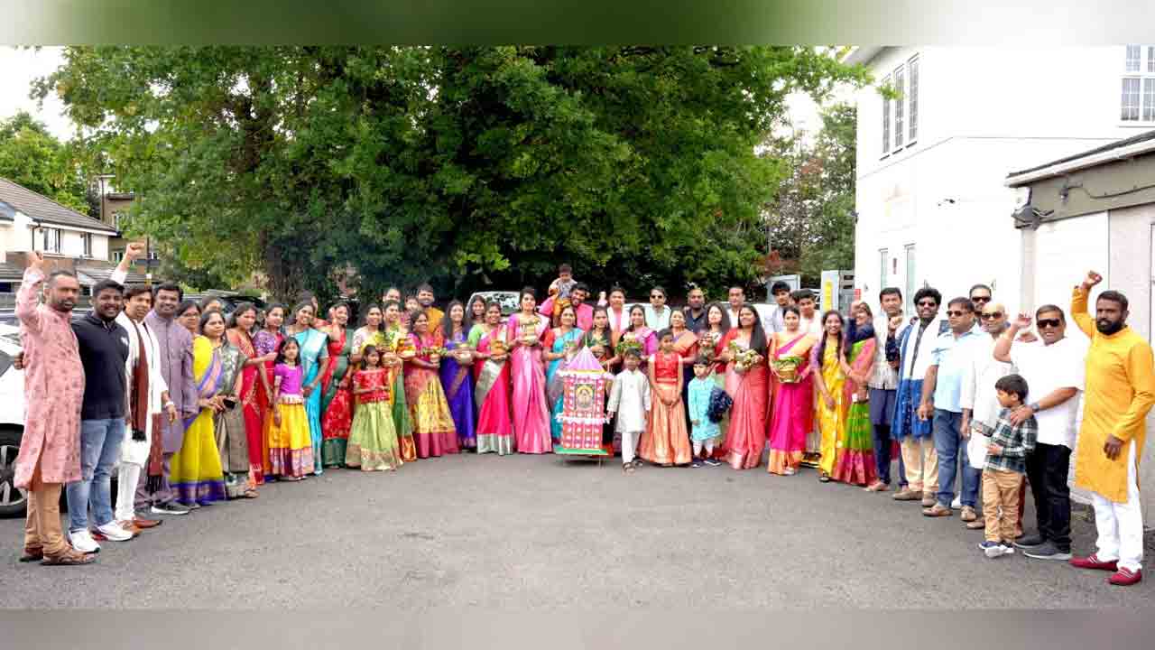 Bonalu in London | లండన్‌లో ఘనంగా టాక్ బోనాల జాతర వేడుకలు