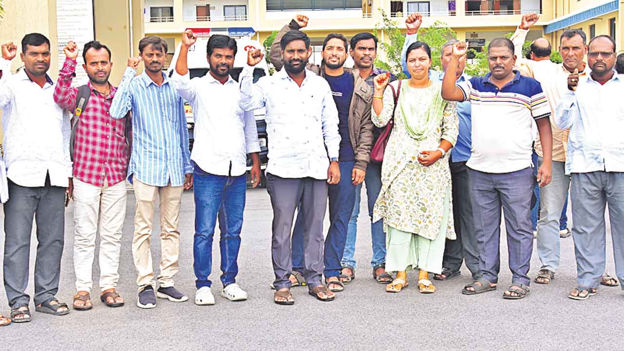 వేతనాలివ్వండి మహాప్రభో..