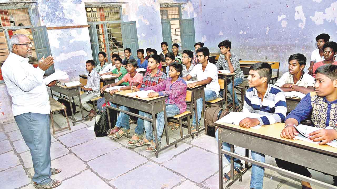 వెబ్‌ ఆప్షన్‌ కోసం ప్రత్యేక కంప్యూటర్లు ఏర్పాటు