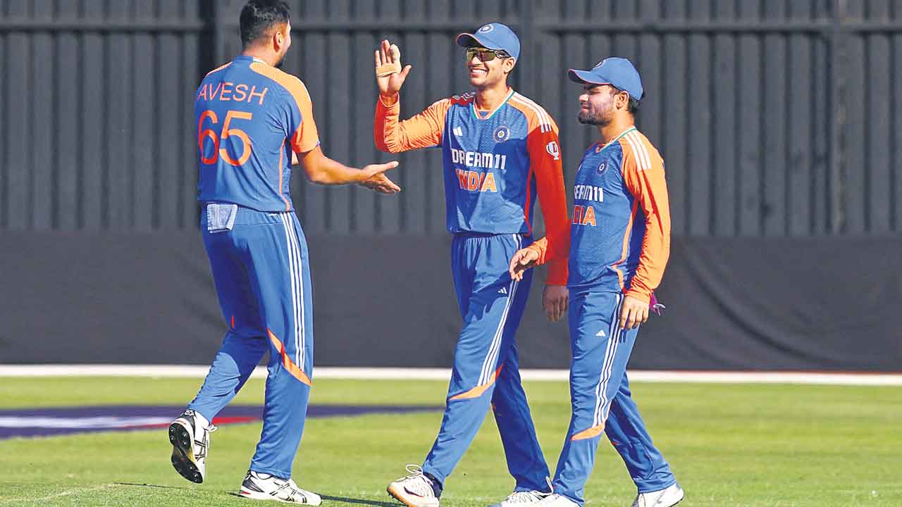 కుర్రాళ్లకు అడ్డుందా?