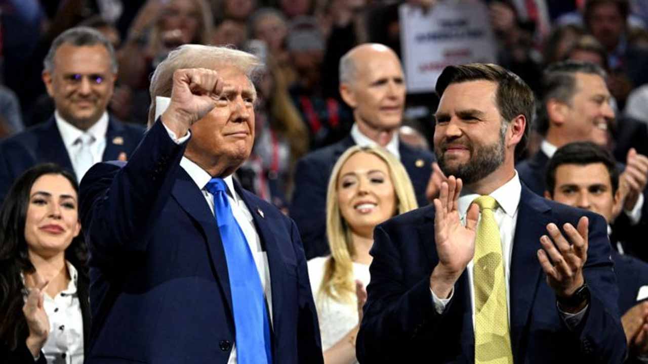 Donald Trump: రిప‌బ్లిక‌న్ పార్టీ మీటింగ్ వ‌ద్ద‌.. ఏకే 47 గ‌న్‌తో ఉన్న వ్య‌క్తి అరెస్టు