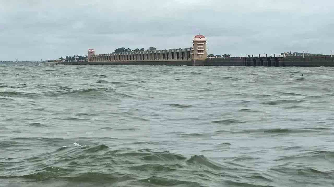Tungabhadra Dam | తుంగ‌భ‌ద్ర జ‌లాశయం 3 గేట్లు ఎత్తివేత‌.. అవుట్ ఫ్లో 7,744 క్యూసెక్కులు