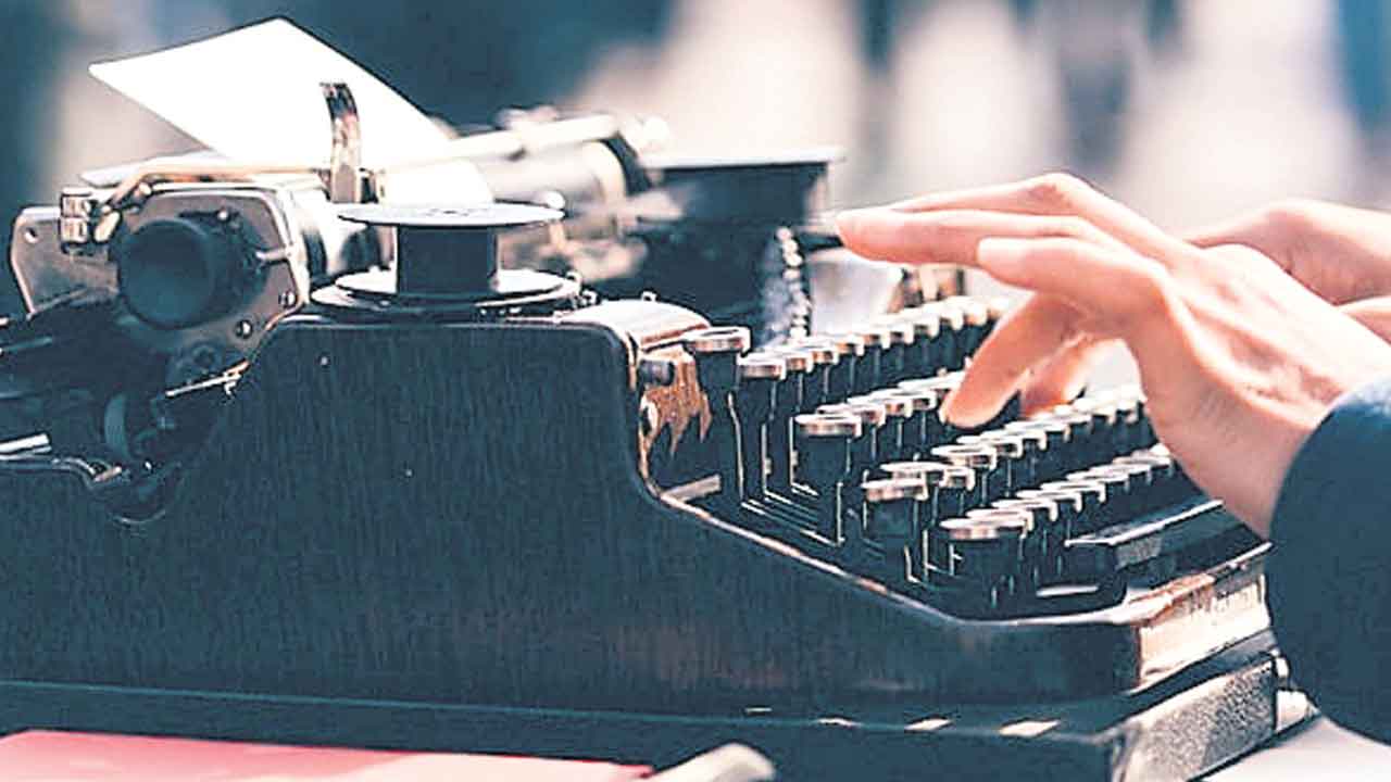 Type Writing | టైప్‌ రైటింగ్‌కు టాటా.. కాలగర్భంలో కలవనున్న 200 ఏండ్ల చరిత్ర!