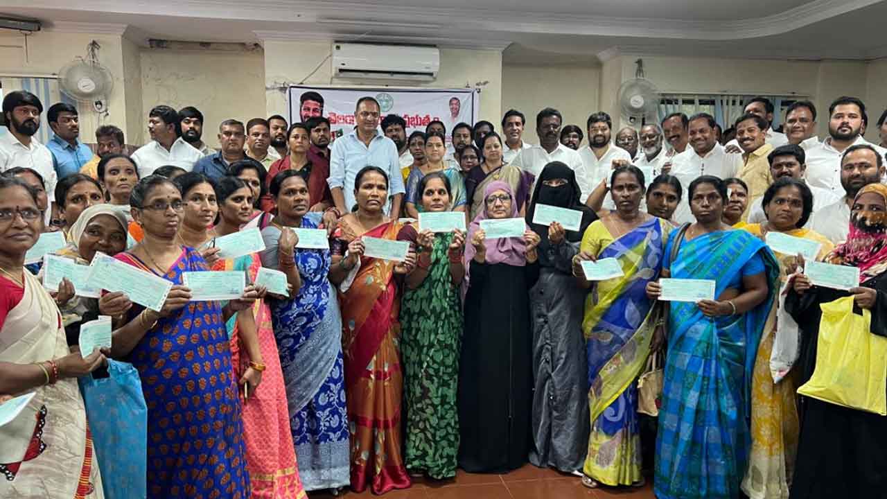 MLA Bandari | కల్యాణలక్ష్మి చెక్కులు పంపిణీ చేసిన ఎమ్మెల్యే బండారి లక్ష్మారెడ్డి