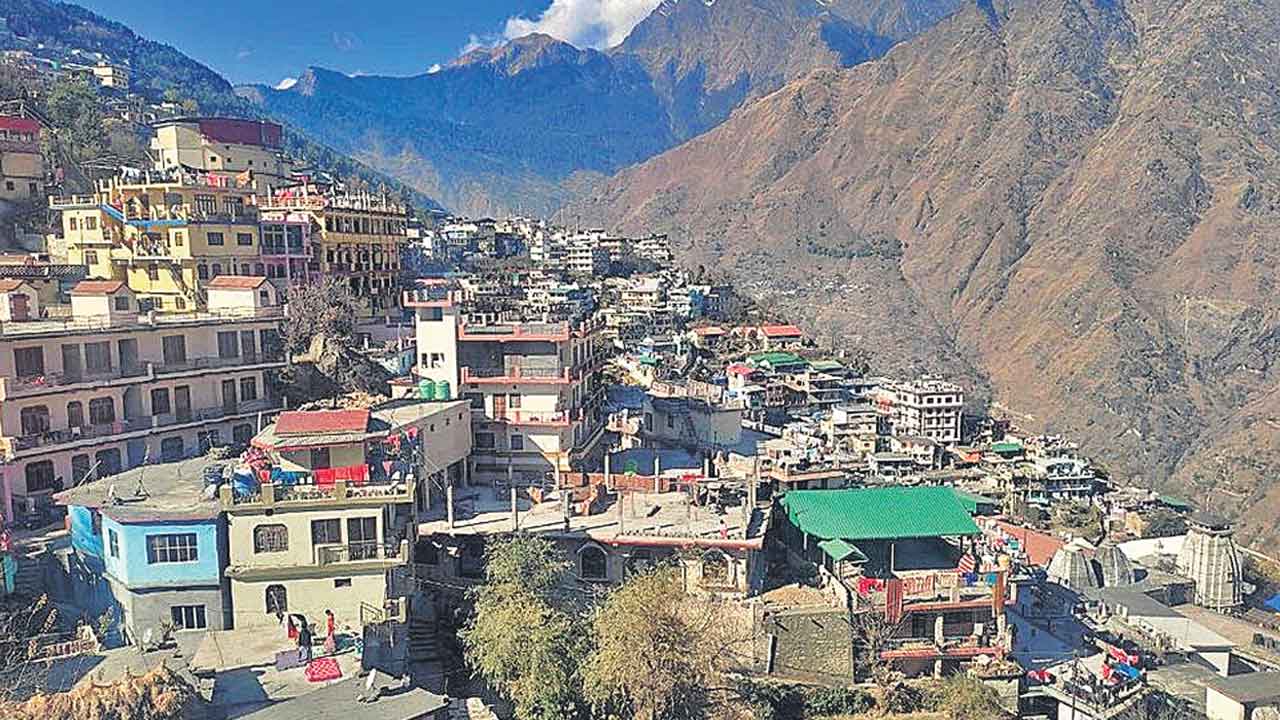 ప్లాస్టిక్‌ వ్యర్థాలతో అర్థం