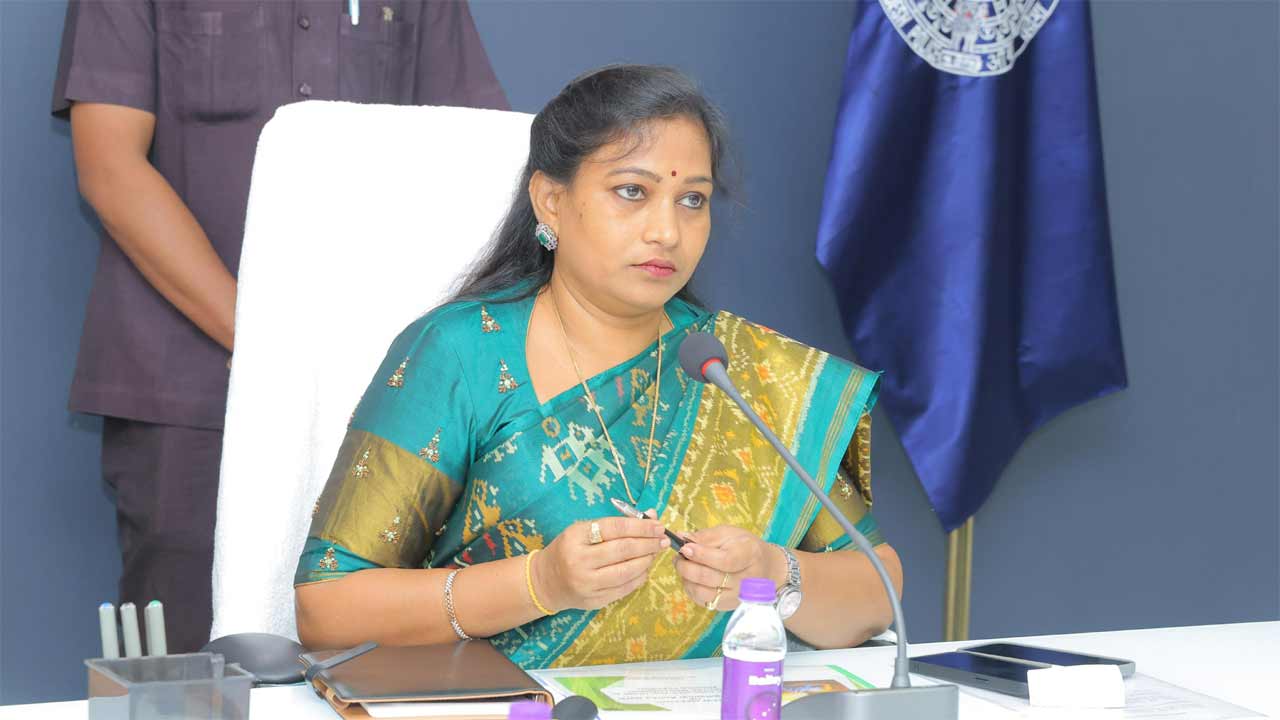 Vangalapudi Anitha | ఏపీ పోలీసులకు వీక్లీఆఫ్‌లు!.. హోంమంత్రి వంగలపూడి అనిత ఇంట్రెస్టింగ్‌ కామెంట్స్‌