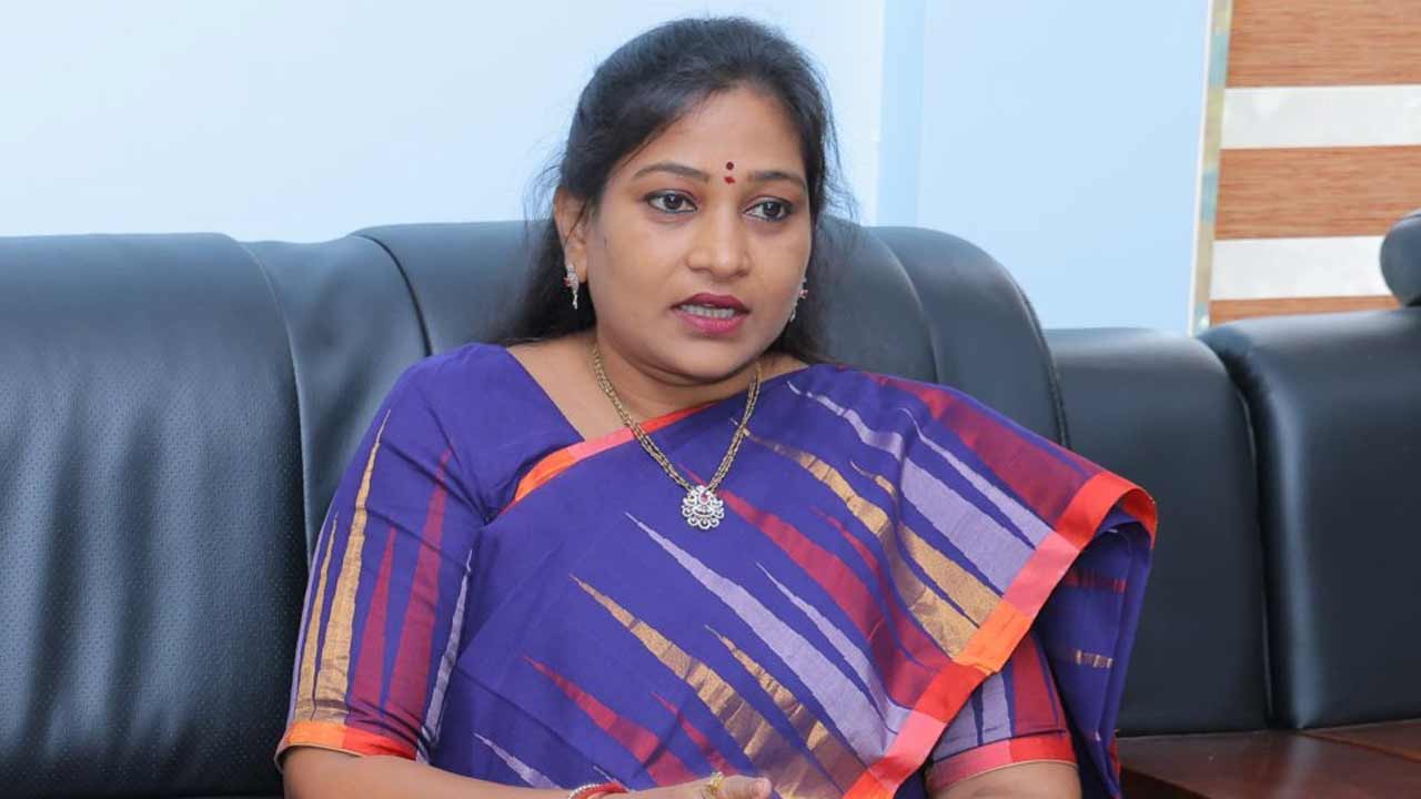 Vangalapudi Anitha | పిన్నెల్లిని పరామర్శించేందుకు 25 లక్షలు ఖర్చు చేసిన జగన్‌.. హోంమంత్రి అనిత ఫైర్‌