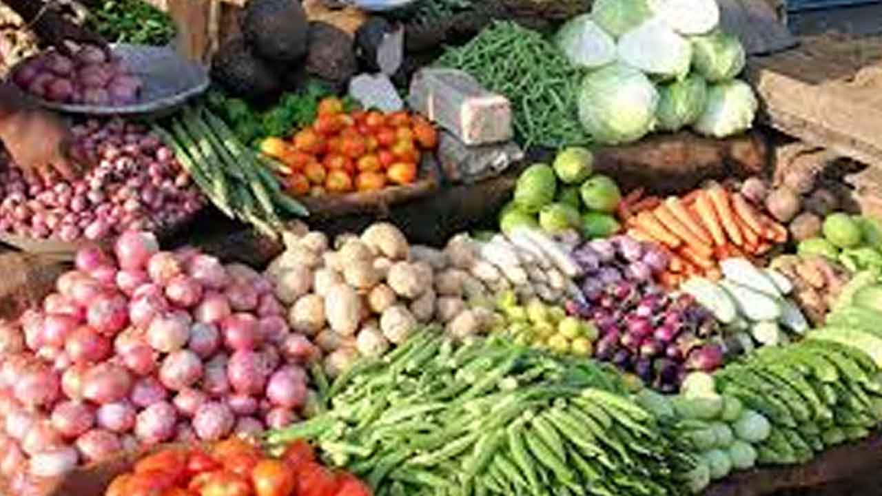 Vegitables | భగ్గుమంటున్న కూరగాయల ధరలు.. భారీ వర్షాలతో పంట నష్టమే కారణం