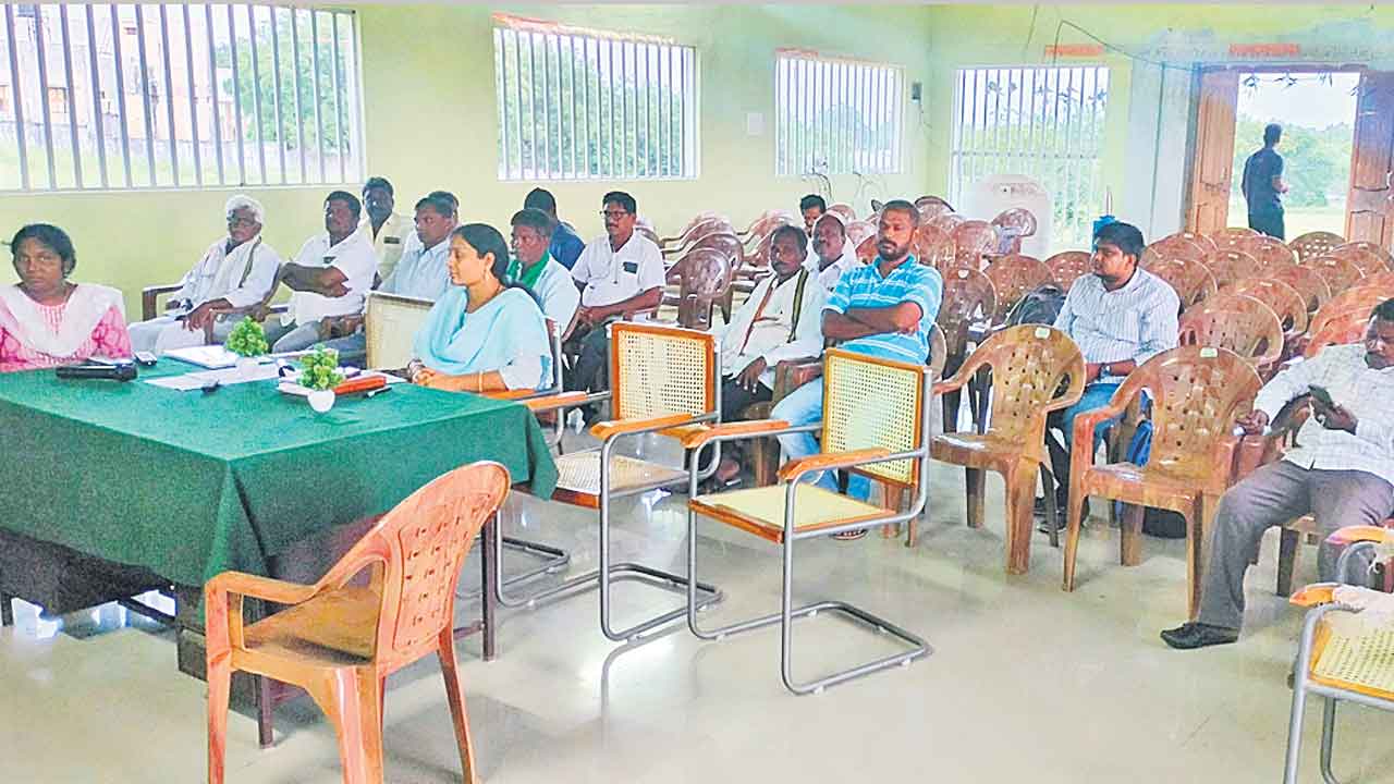 Rythu Runa Mafi | రుణమాఫీ వేదికల్లో గందరగోళం.. వీసీ ద్వారా సీఎం ప్రసంగిస్తుండగానే వెళ్లిపోయిన రైతులు