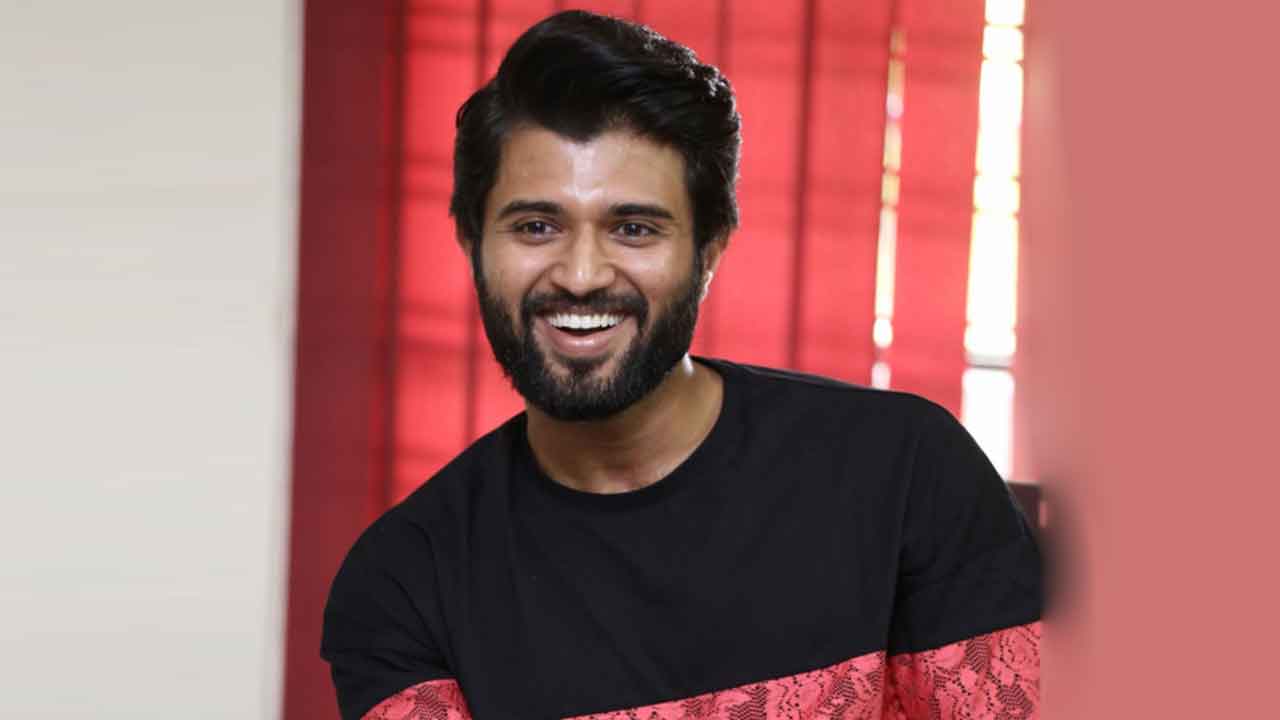Vijay Deverakonda | డియర్ రౌడీ ఫ్యాన్స్.. ఆ ఫొటో షేర్ చేయొద్దు ప్లీజ్..