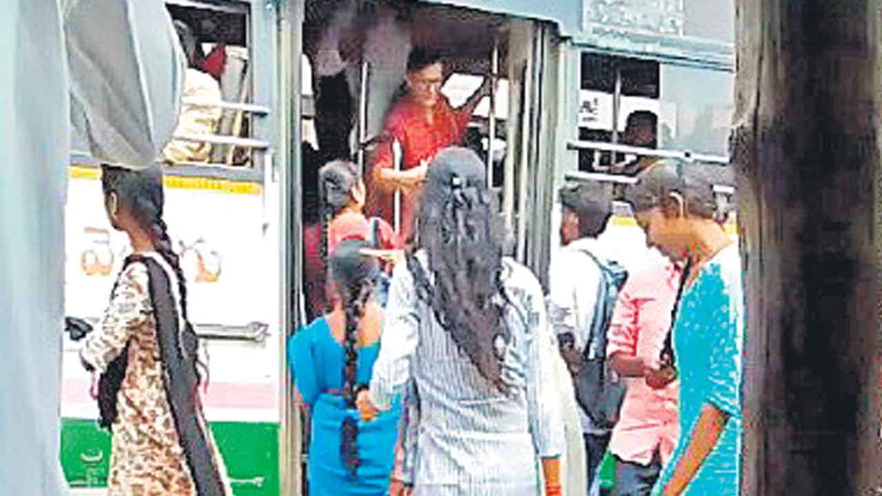 ఉచిత ప్రయాణం లేదు.. దిగిపోండి