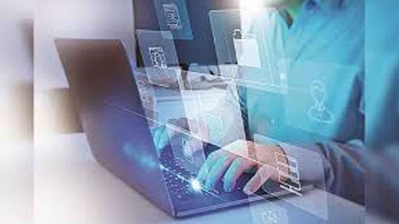 Karnataka | ఇకపై అక్కడ 14 గంటలు పనిచేయాల్సిందే.. కర్ణాటకలో టెకీల పని గంటలు పెంపు!