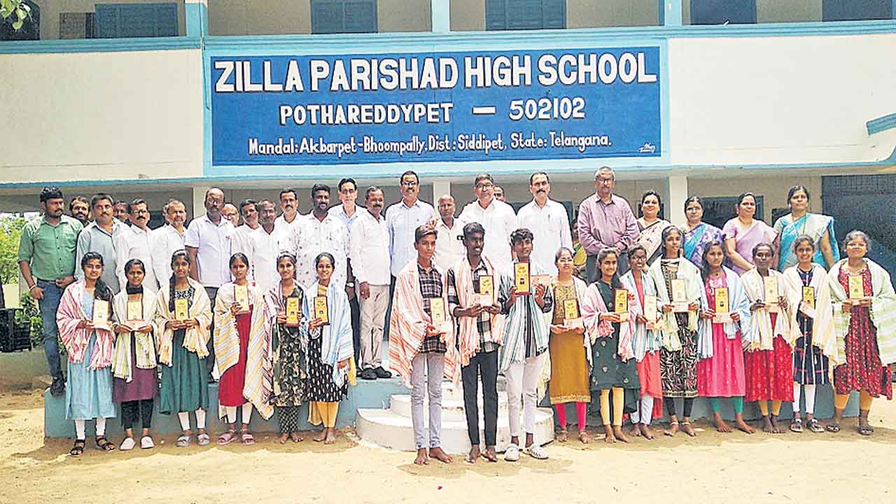 విద్యా వ్యవస్థ బలోపేతానికి ప్రభుత్వం కృషి చేయాలి