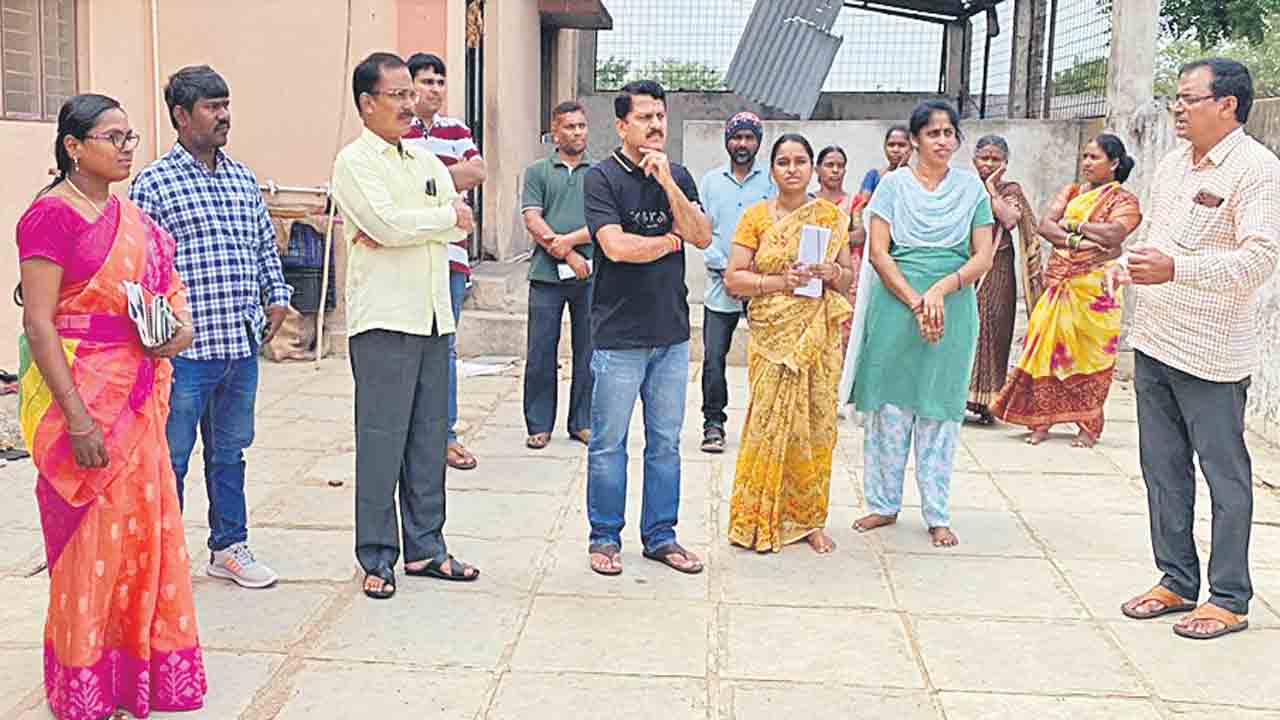 జగదేవ్‌పూర్‌ కేజీబీవీని అభివృద్ధి చేస్తాం