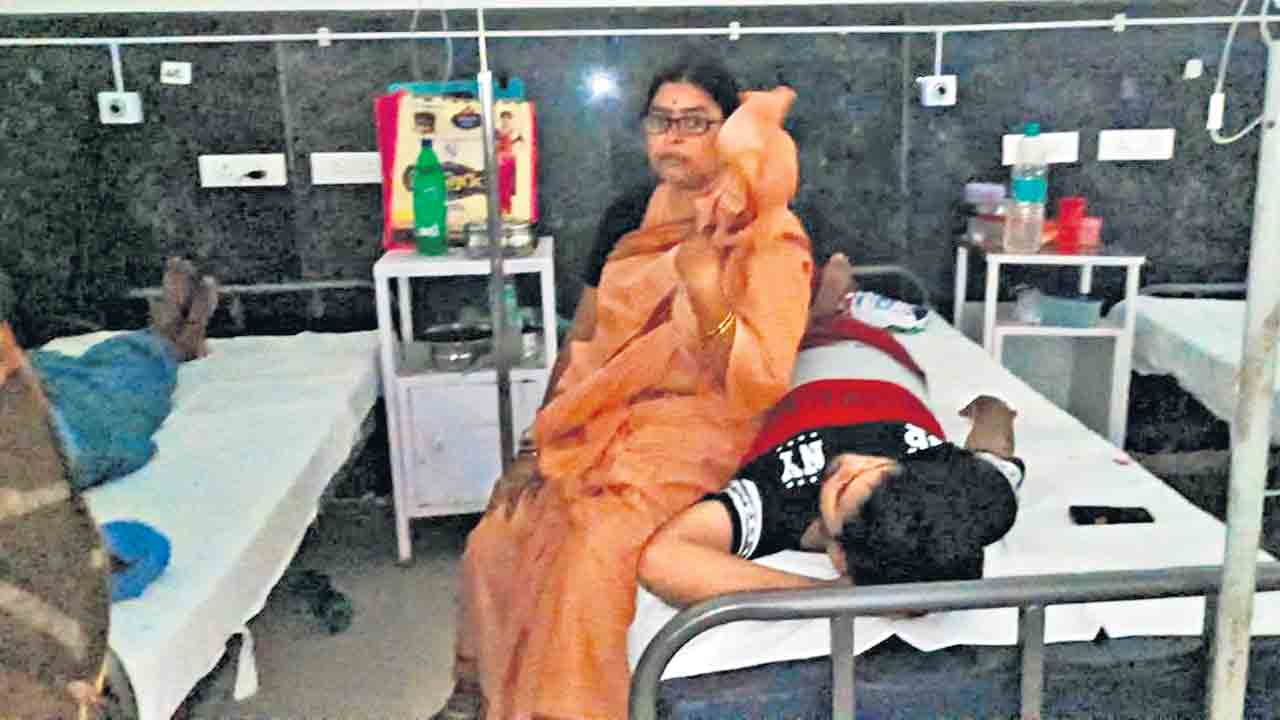 అంధకారంలో ఖని దవాఖాన