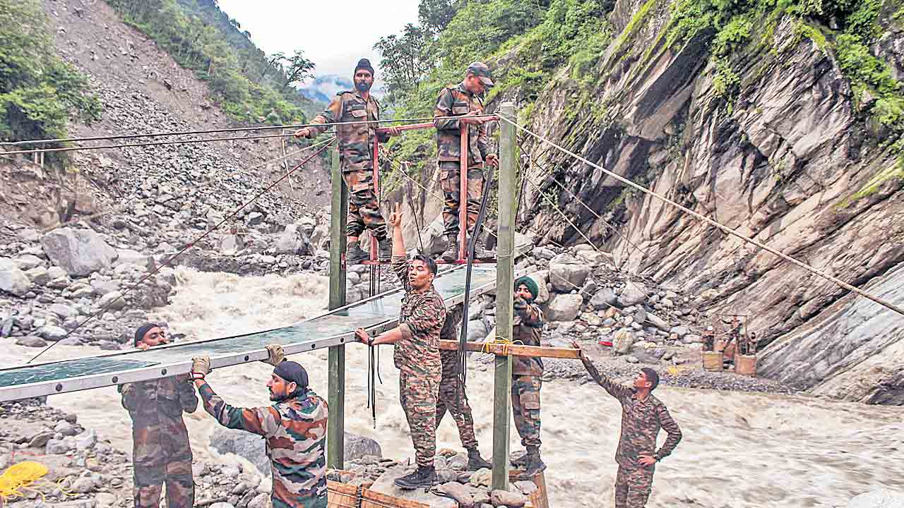 వర్షాలతో ఉత్తరాది కుదేలు