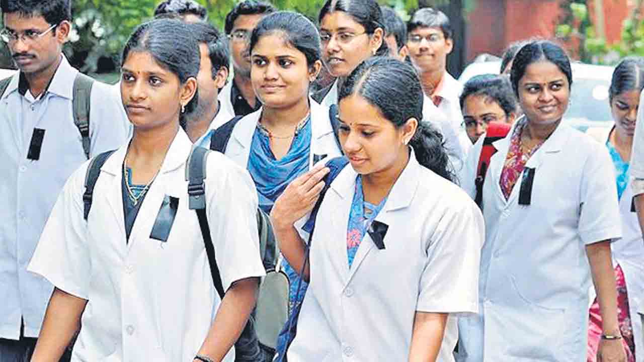 Medical Seats | మెడికల్ సీట్లలో లోకల్కు కోత.. తెలంగాణ విద్యార్థులకు అన్యాయం చేసేలా కాంగ్రెస్ సర్కార్ నిబంధనలు