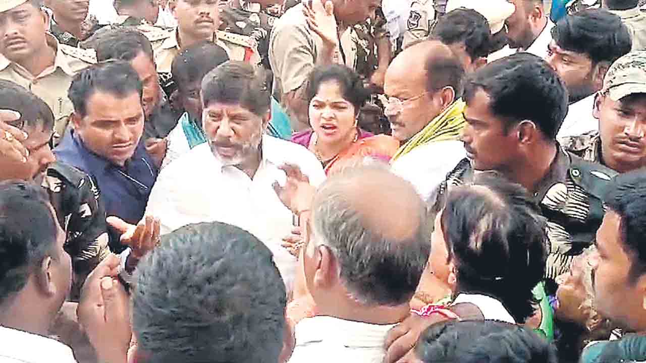 Mallu Bhatti Vikramarka | రైతులను కలుద్దాం రమ్మని చెప్పి.. తిప్పితిప్పి చేతులెత్తేసిన భట్టివిక్రమార్క