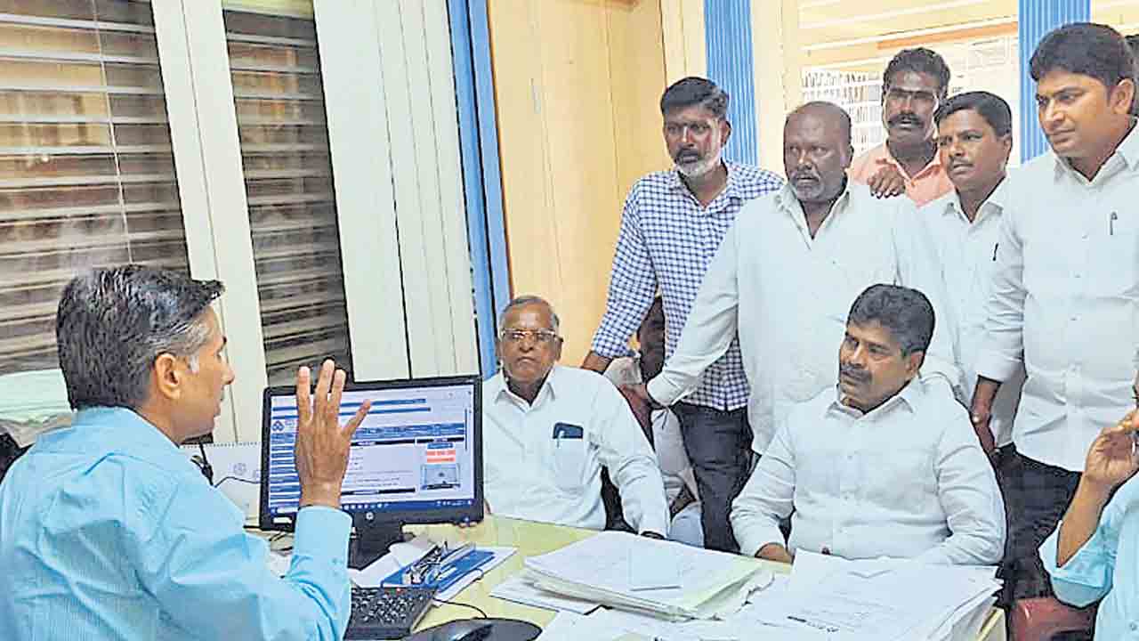 మా రుణాలెందుకు మాఫీకాలె?