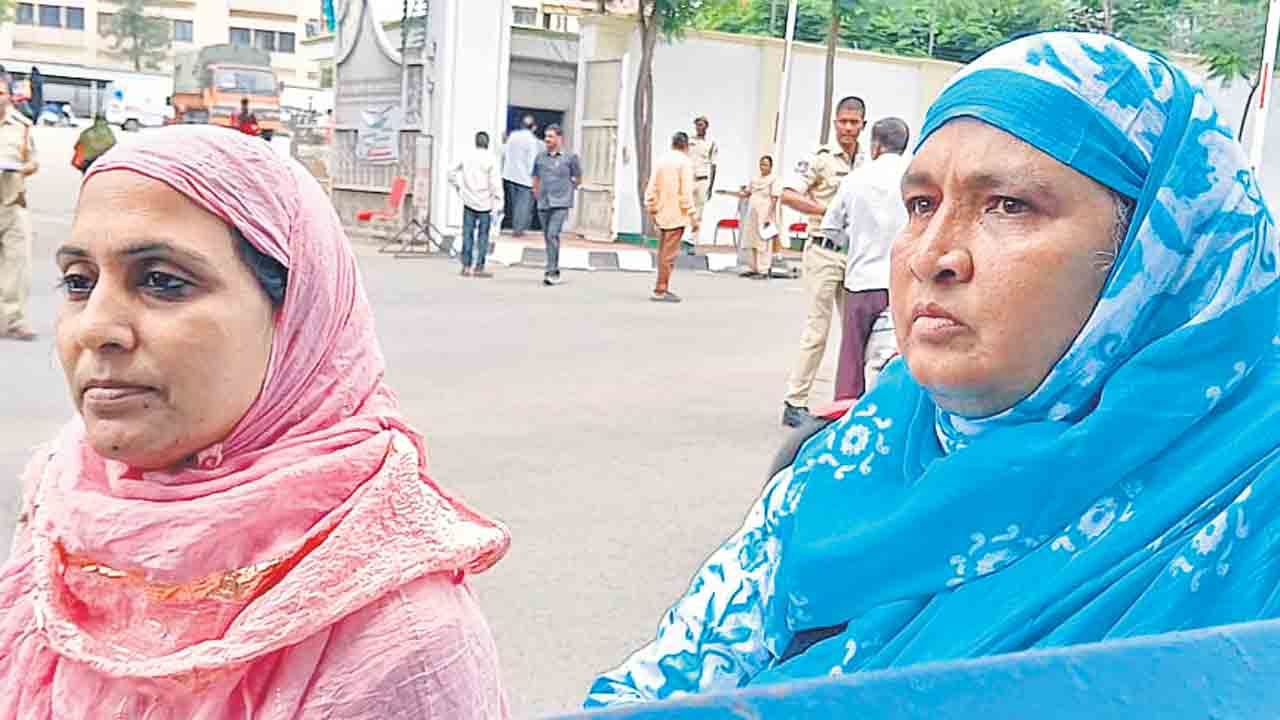 సీఎం రేవంత్‌ గద్దె దిగాలి