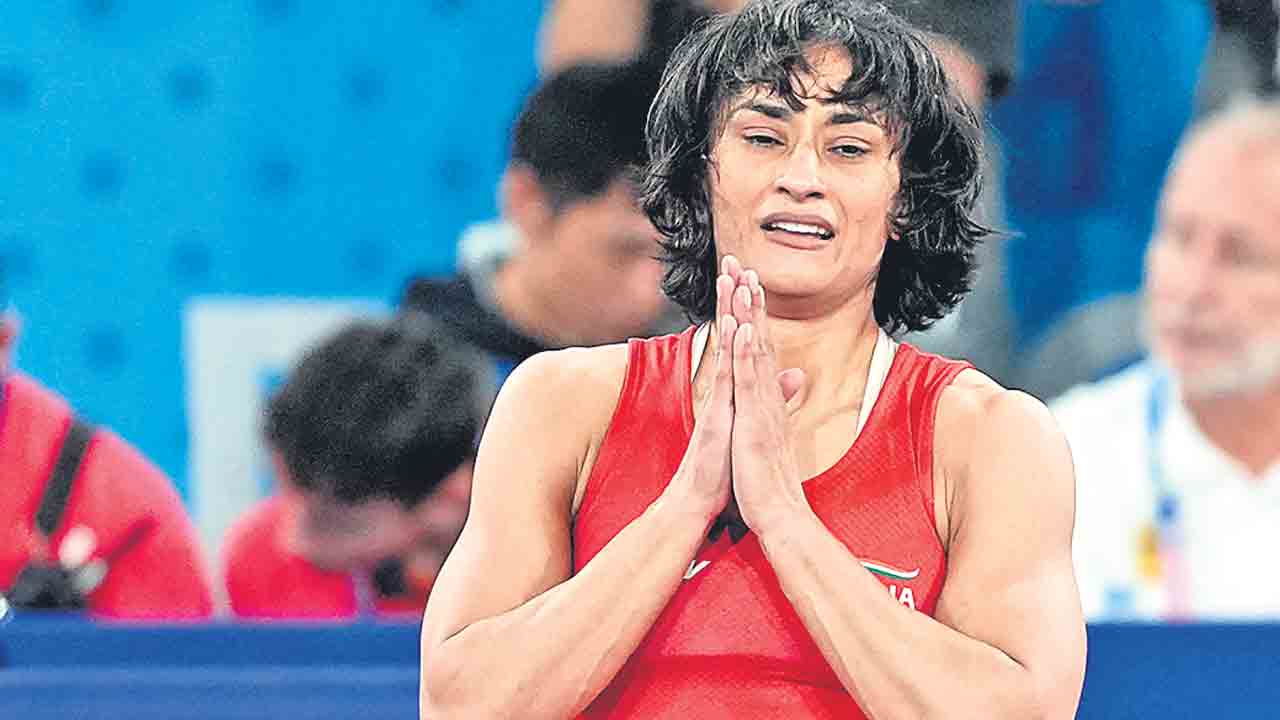 Vinesh Phogat | వినేశ్‌ వీడ్కోలు.. అంతర్జాతీయ కెరీర్‌కు రిటైర్మెంట్‌ ప్రకటించిన స్టార్‌ రెజ్లర్‌