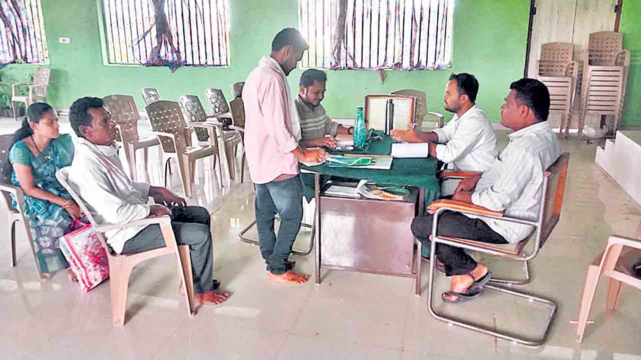 Runa Mafi | కంటితుడుపు చర్యలు.. రుణమాఫీ ఫిర్యాదులపై పట్టింపేది?