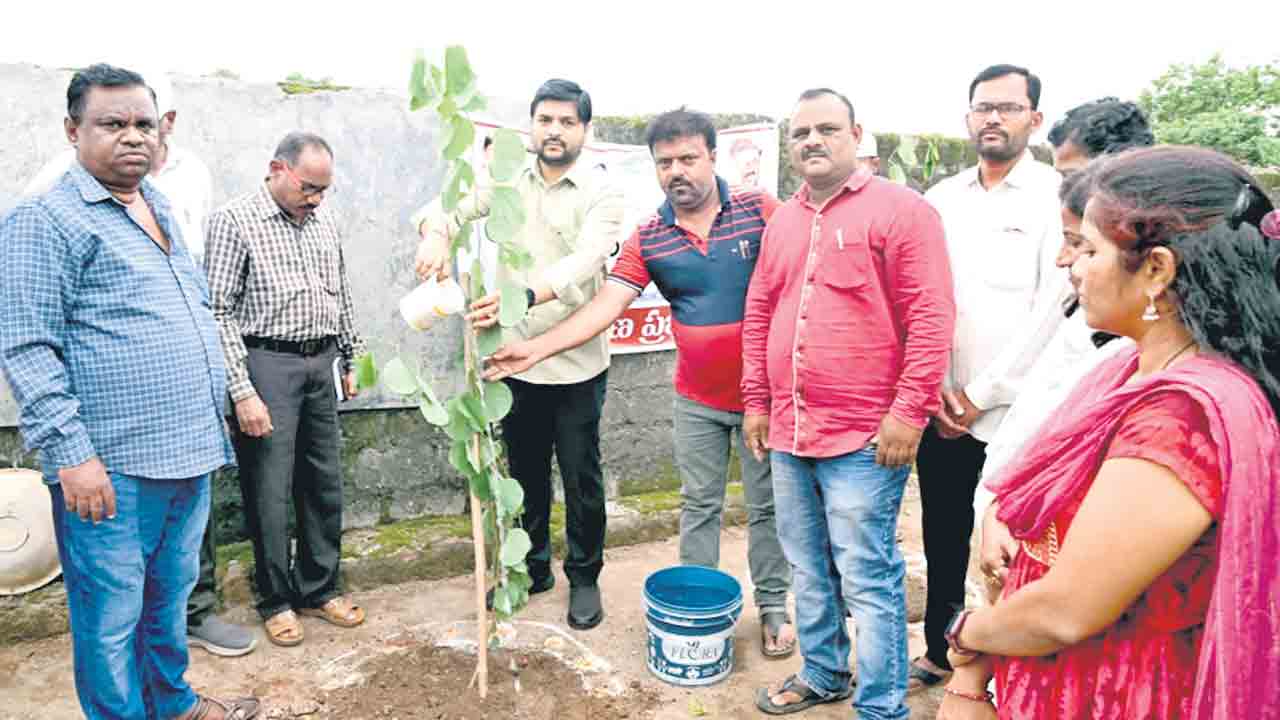 పల్లెలను పరిశుభ్రంగా ఉంచుకోవాలి