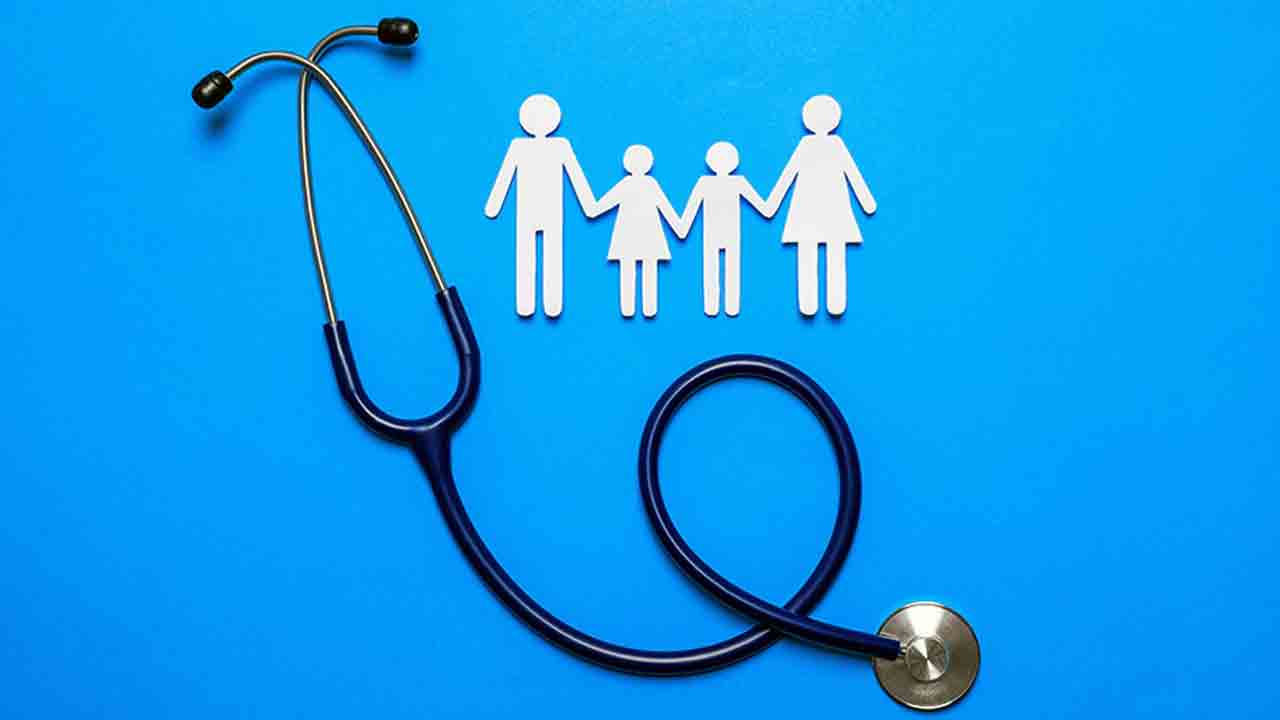 నగదు రహిత వైద్య సదుపాయం కల్పించాలె