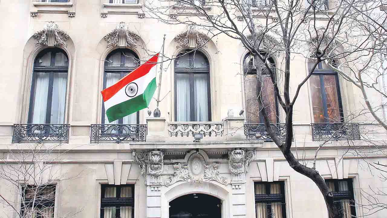 Travel Agents | ట్రావెల్‌ ఏజెంట్లతో జాగ్రత్త.. ప్రవాసులకు భారత రాయబార కార్యాలయం హెచ్చరిక