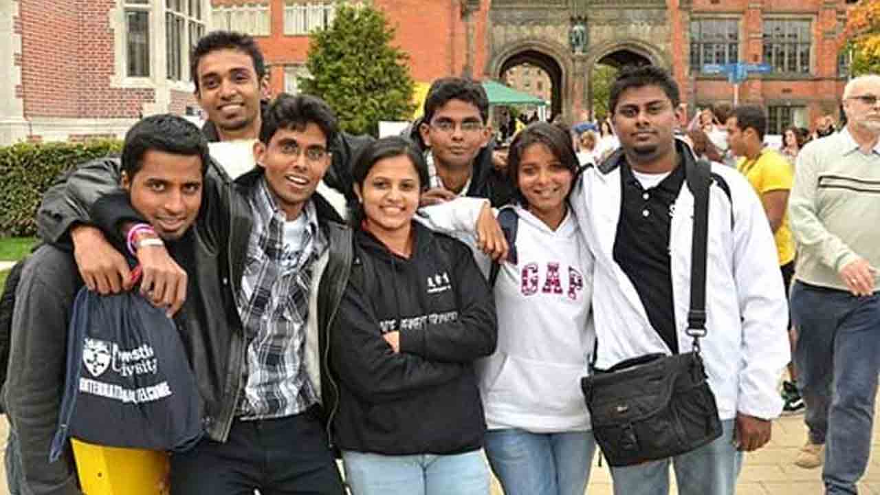 Indian Students | యూకేలో తగ్గుతున్న భారతీయ విద్యార్థులు.. ఎందుకంటే?