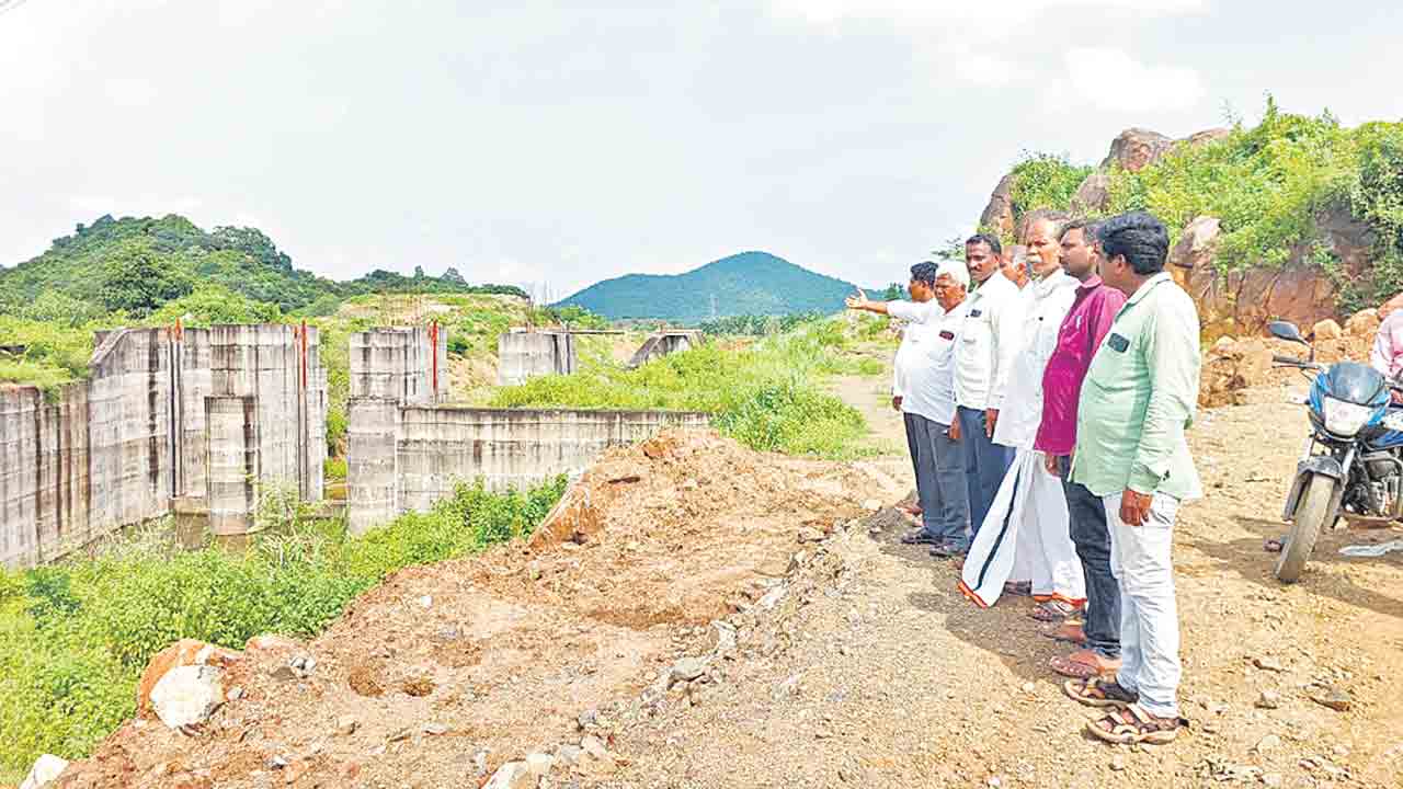 Seetharama Lift |  మాకెందుకు సీతారామ నీళ్లియ్యరు.. చెరువులు నింపకుంటే ఉద్యమాన్ని వీడం.. జూలూరుపాడు రైతులు