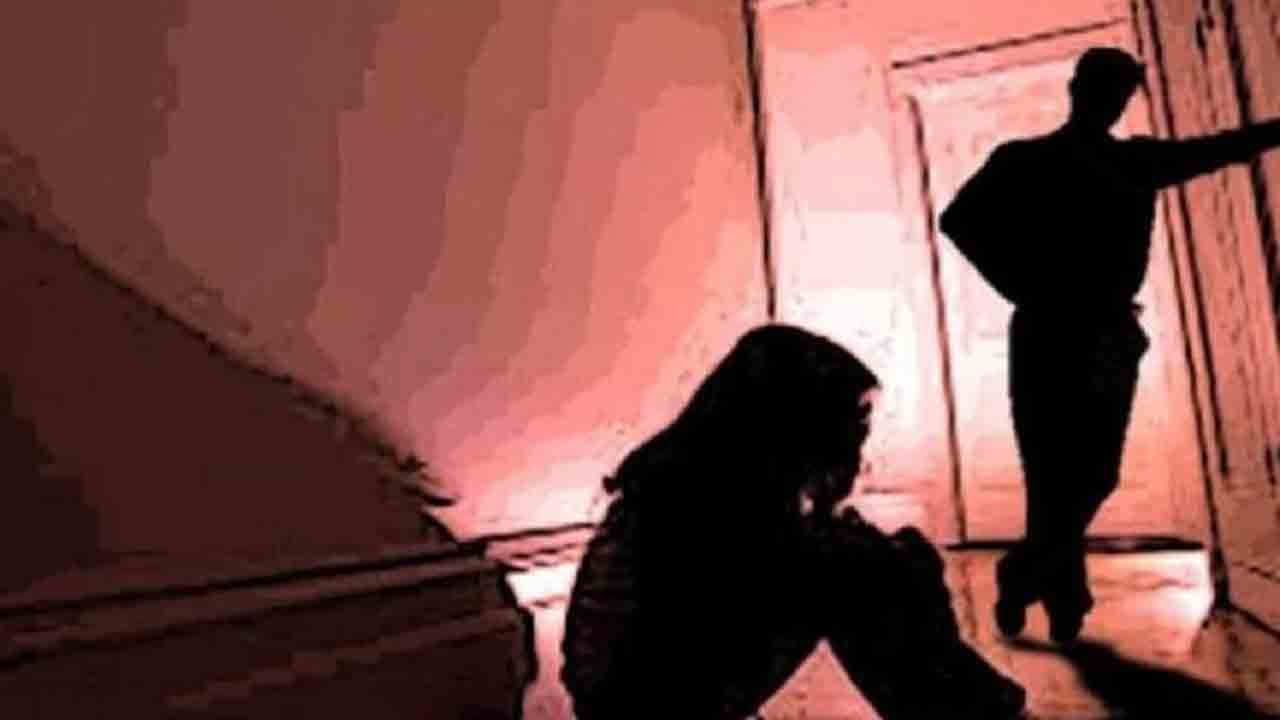 8వ తరగతి విద్యార్థినిపై లైంగిక వేధింపులు