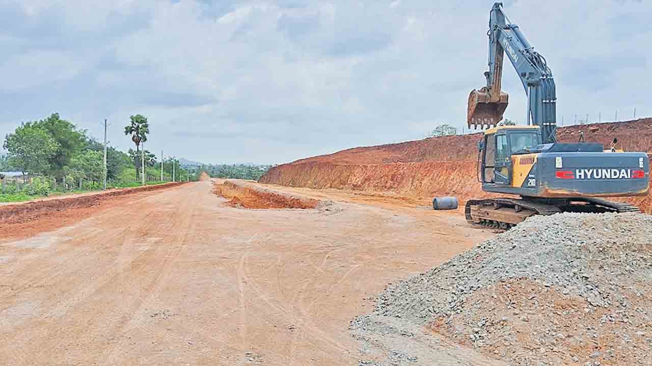 వంద ఫీట్ల రహదారులపై హైడ్రామా