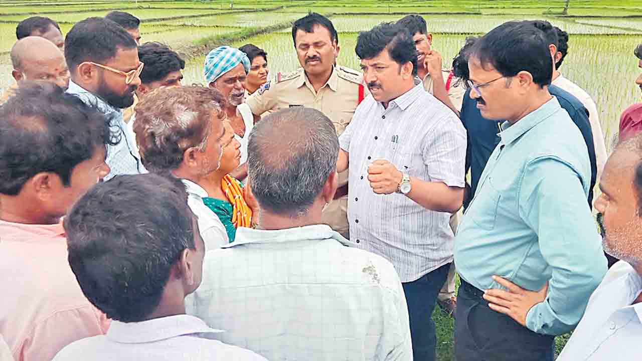 ట్రిపుల్‌ఆర్‌పై అన్నదాతల ఆందోళన