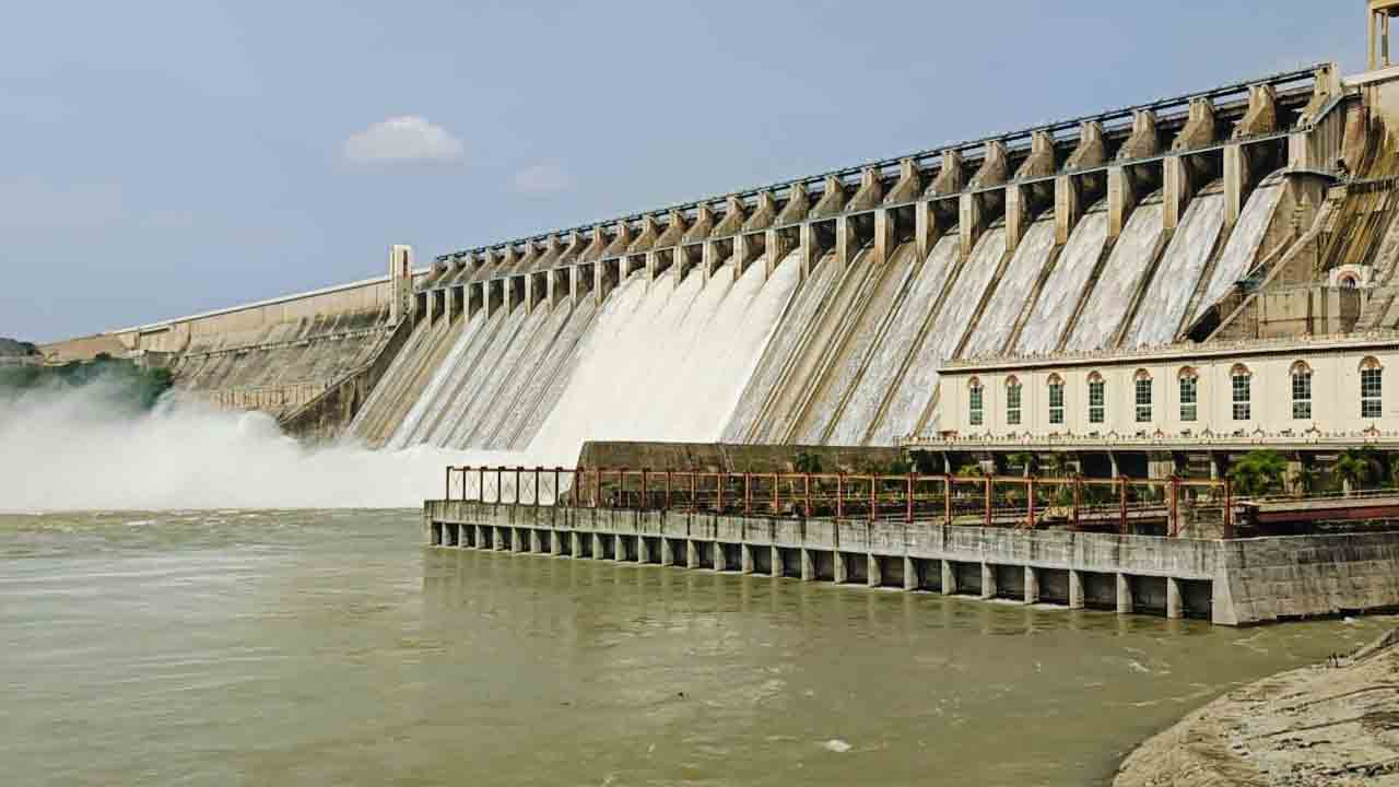కొనసాగుతున్న సాగర్ నీటి విడుదల