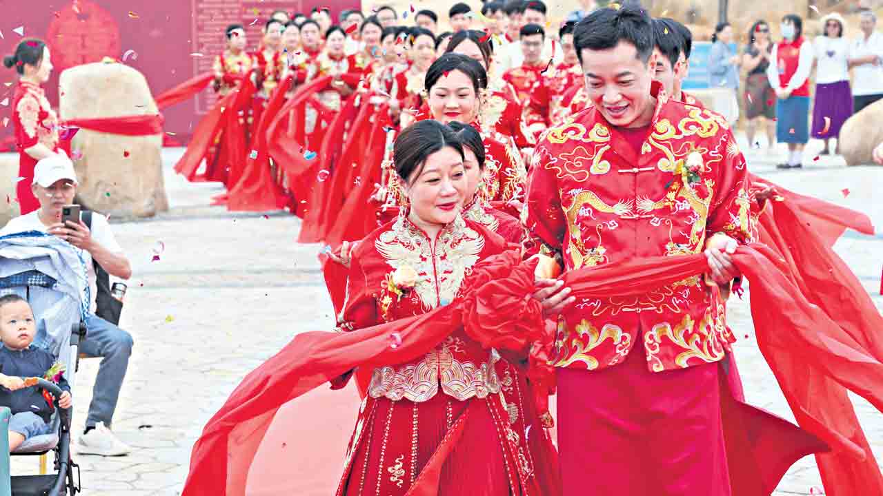 China | వివాహంపై చైనాలో డిగ్రీ కోర్సు!