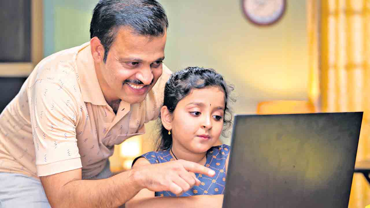 Parenting | ఈ హస్తభూషణం.. నాగుపాము కన్నా డేంజర్‌..!