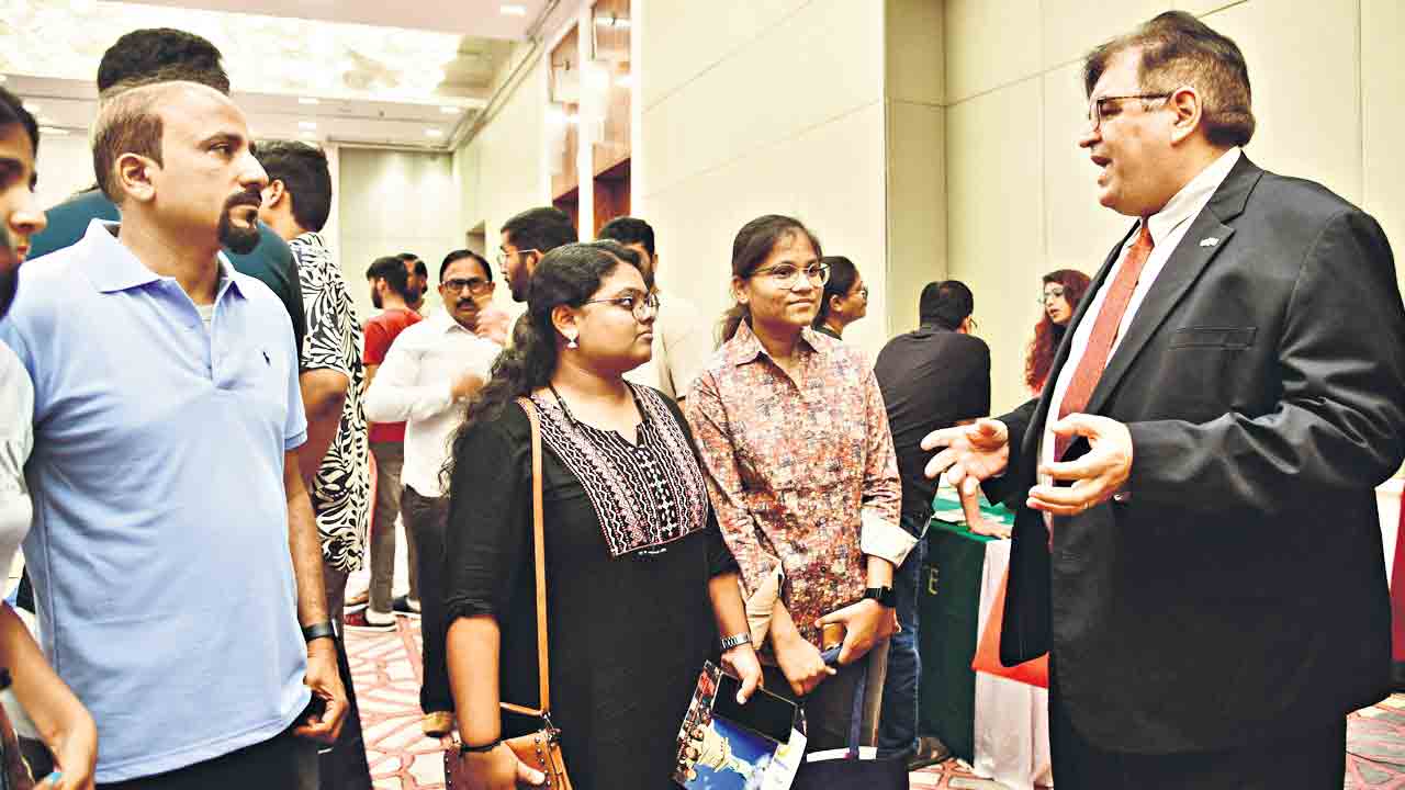 STEM Courses | అమెరికా చదువుల్లో స్టెమ్‌ కోర్సులే టాప్‌.. భారతీయ విద్యార్థుల ఆసక్తీ వాటిపైనే