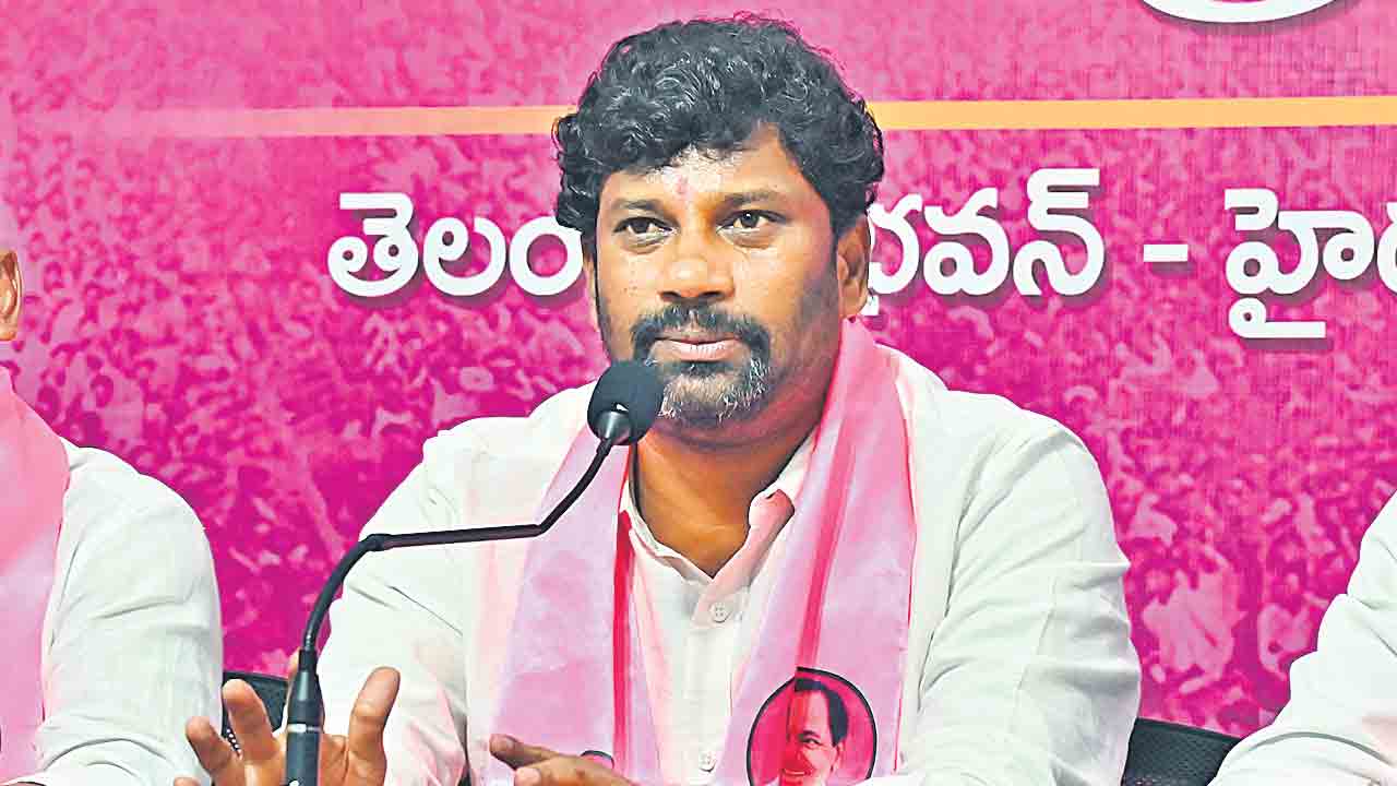 రేవంత్‌రెడ్డిది నడుమంత్రపు సిరి