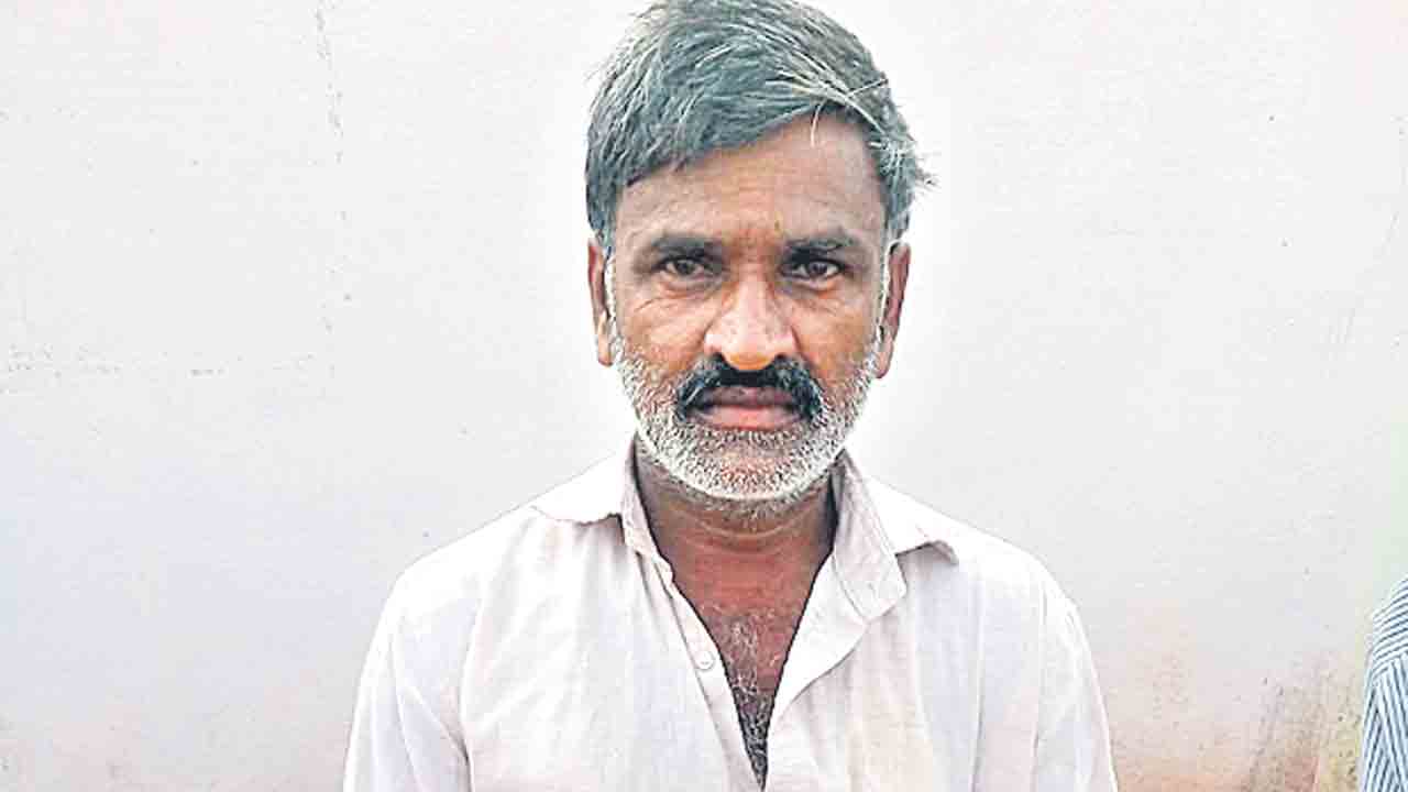 దళితుడికి ఇయ్యలే