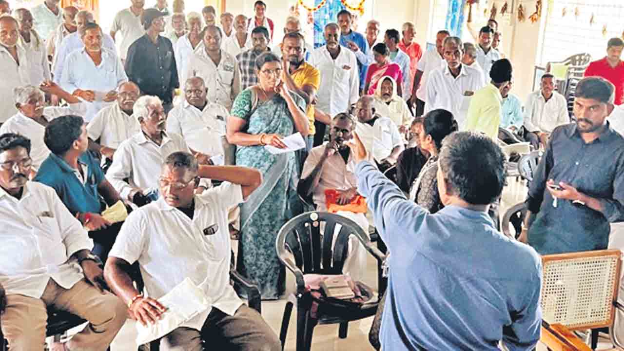 బెజ్జంకిలో రైతుల ఆందోళన