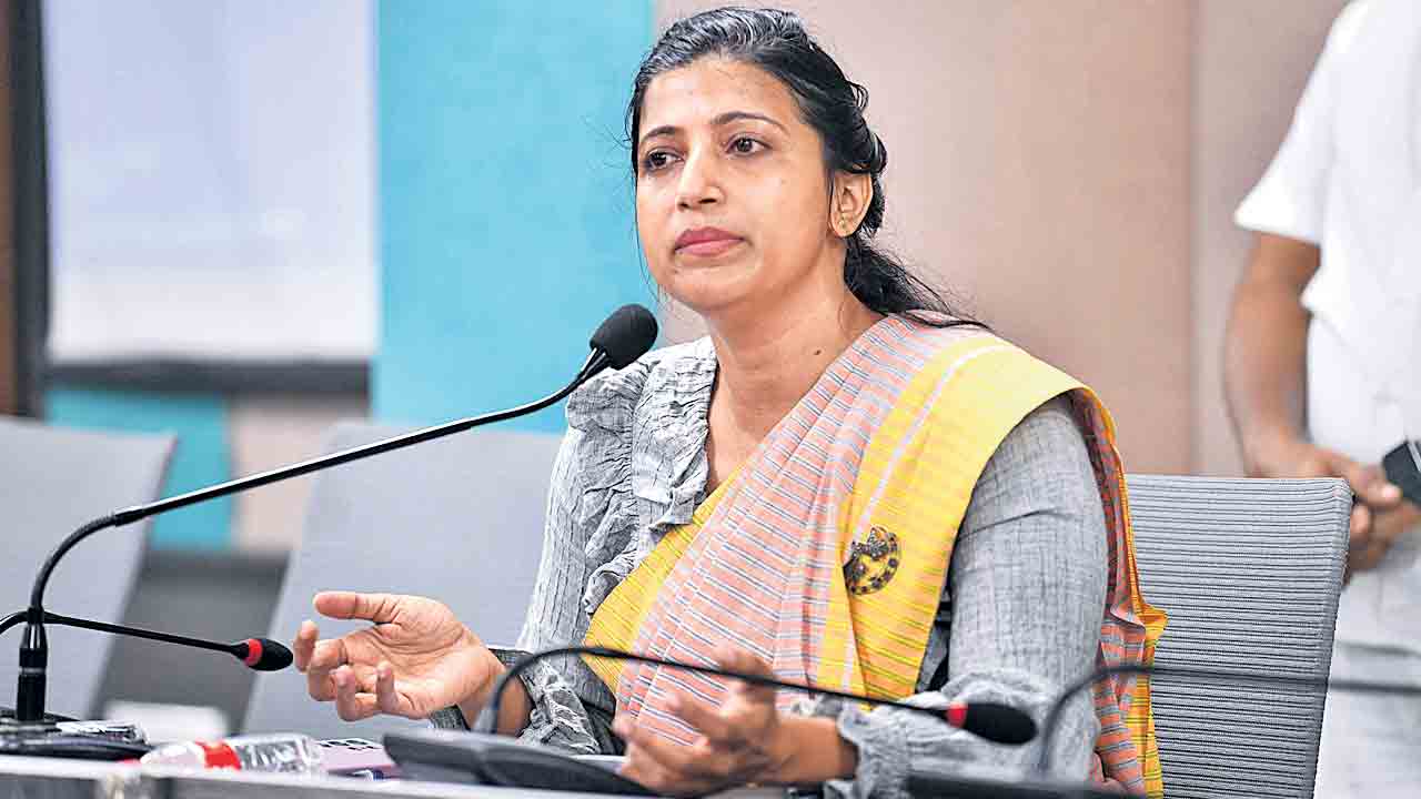 ‘ఆమ్రపాలి’ కుదింపు!