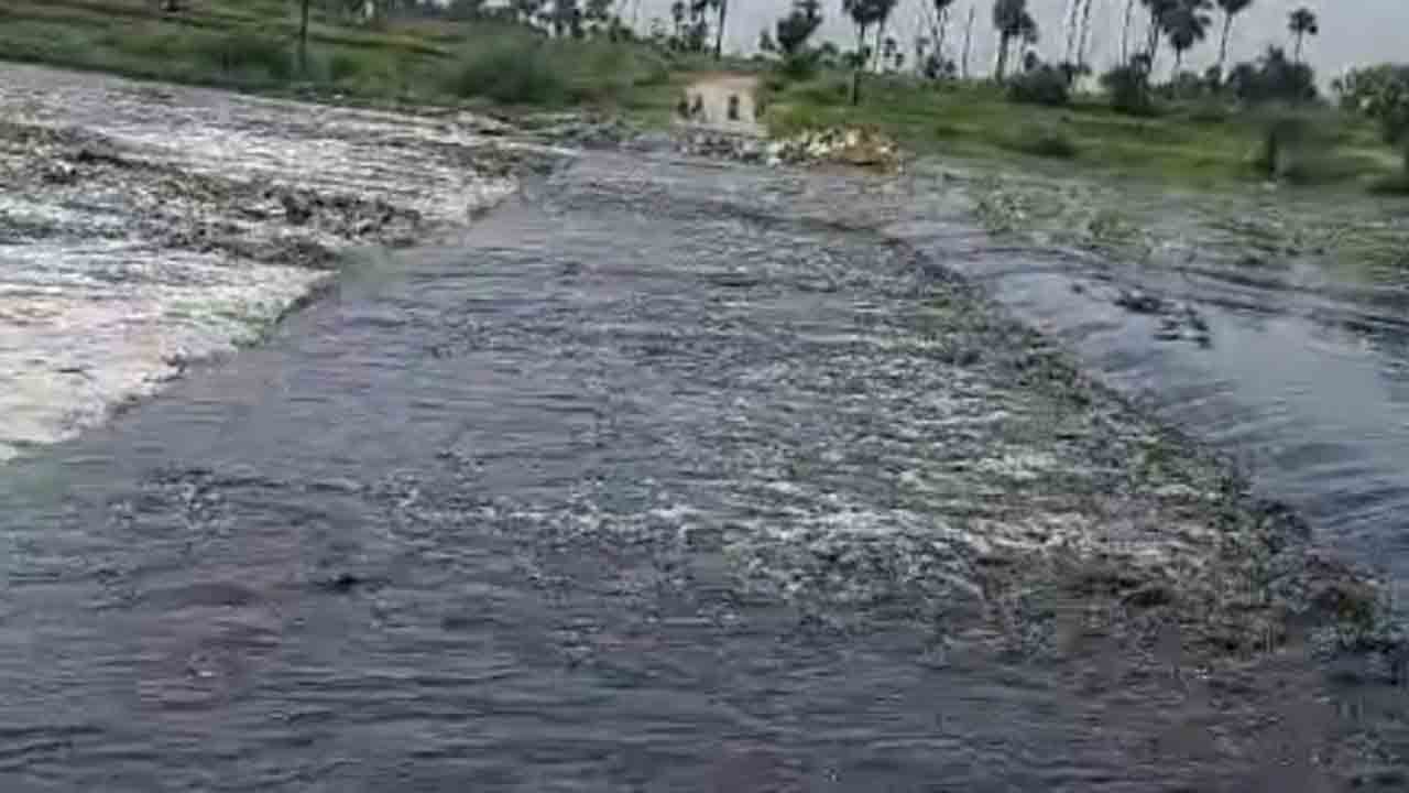 దంచికొట్టిన వానపొంగిపొర్లుతున్న మూసీ