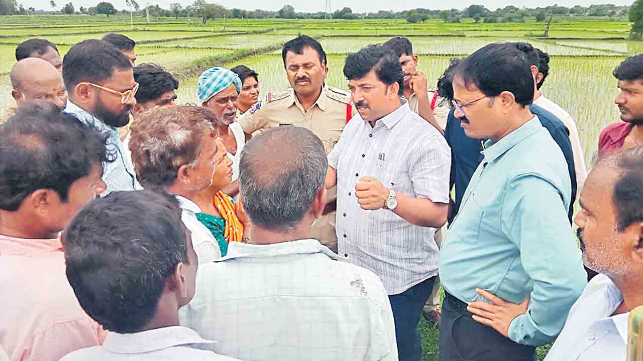 మార్కెట్‌ రేటు చెల్లిస్తేనే భూములిస్తాం